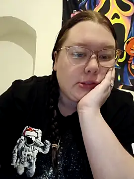 Sexycurvyemilyy online show from 11/18/25, 03:48