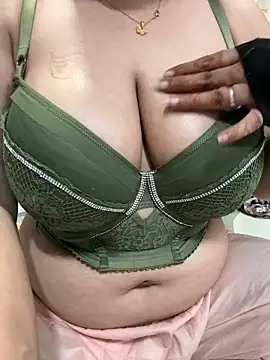 Sexybomb33 online show from 02/15/26, 09:36