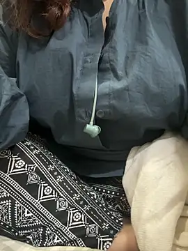 Snapshot of Sexybomb33 chatting on 12/02/25, 02:08 Sexybomb33 online show from 12/02/25, 02:08