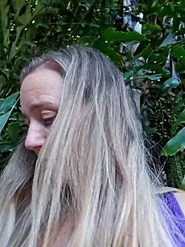 SkyelarSommer online show from 10/18/25, 10:01