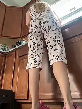 SkyelarSommer online show from 10/21/25, 01:10