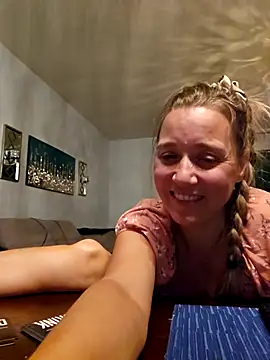 SkyelarSommer online show from 10/30/25, 04:44