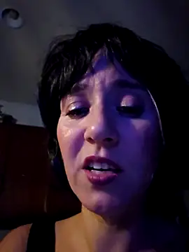 SkyelarSommer online show from 10/28/25, 02:45