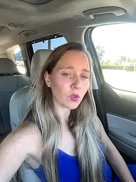 SkyelarSommer online show from 10/31/25, 04:36