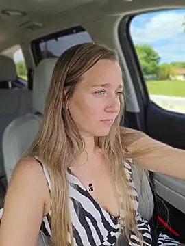 SkyelarSommer online show from 04/15/26, 02:54