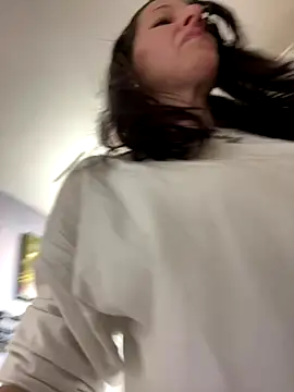 DominiqueX0 online show from 12/18/25, 05:06