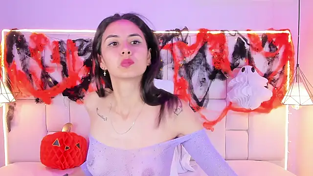 Snapshot of SarahSophia_ chatting on 10/22/25, 11:31 SarahSophia online show from 10/22/25, 11:31