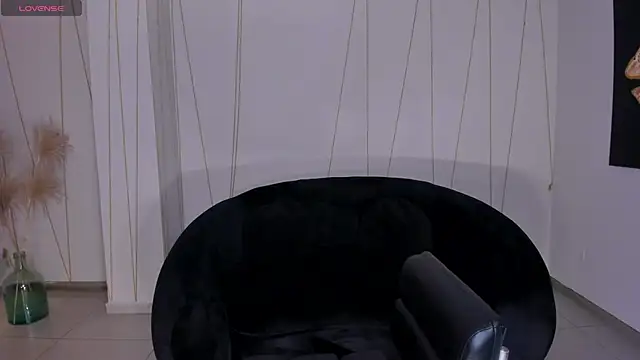 Snapshot of SunnyRivers chatting on 12/02/25, 03:03 SunnyRivers online show from 12/02/25, 03:03