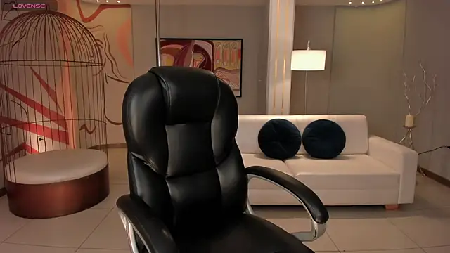 Snapshot of SunnyRivers chatting on 11/17/25, 11:47 SunnyRivers online show from 11/17/25, 11:47