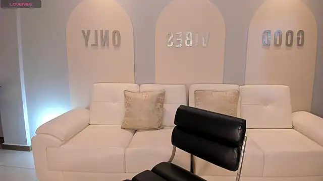 Snapshot of SunnyRivers chatting on 10/21/25, 06:07 SunnyRivers online show from 10/21/25, 06:07