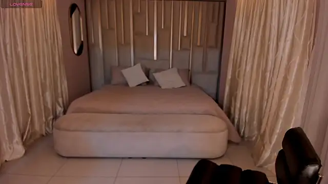 Snapshot of SunnyRivers chatting on 11/16/25, 11:26 SunnyRivers online show from 11/16/25, 11:26