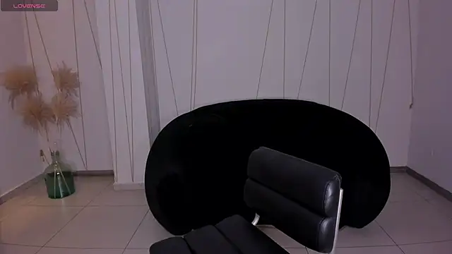 Snapshot of SunnyRivers chatting on 12/04/25, 03:33 SunnyRivers online show from 12/04/25, 03:33