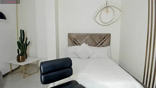 Snapshot of SunnyRivers chatting on 10/30/25, 04:59 SunnyRivers online show from 10/30/25, 04:59