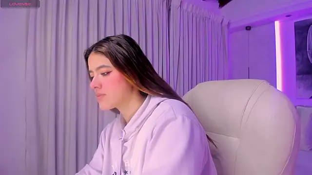 Snapshot of nathalie_rivers chatting on 12/22/25, 11:21 nathalie rivers online show from 12/22/25, 11:21