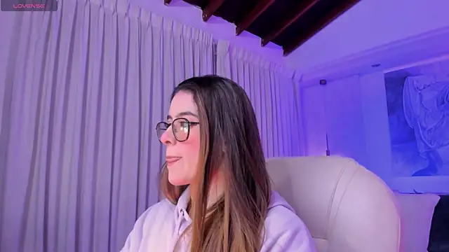 Snapshot of nathalie_rivers chatting on 02/12/26, 11:21 nathalie rivers online show from 02/12/26, 11:21