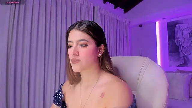 Snapshot of nathalie_rivers chatting on 12/19/25, 11:01 nathalie rivers online show from 12/19/25, 11:01