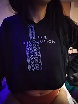 LissaThompsom online show from 10/31/25, 09:00