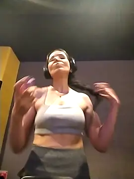 LissaThompsom online show from 12/19/25, 12:07