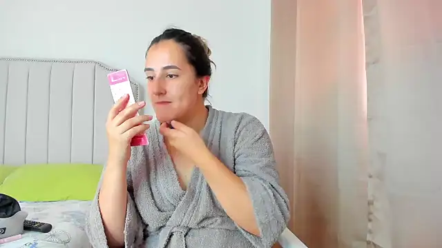 Hanna86 online show from 10/27/25, 04:08