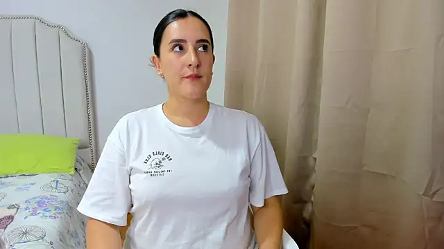 Hanna86 online show from 10/30/25, 12:42