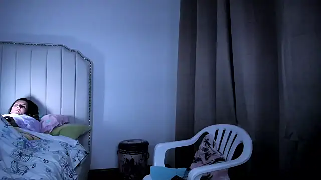 Hanna86 online show from 10/31/25, 03:47