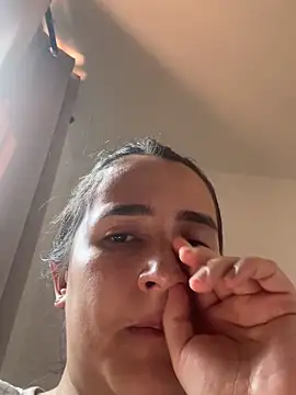 Hanna86 online show from 11/22/25, 03:33