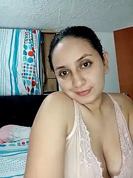 Snapshot of Angeelus2 chatting on 03/23/25, 03:32 Angeelus2 online show from 03/23/25, 03:32
