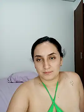 Snapshot of Angeelus2 chatting on 09/18/25, 05:16 Angeelus2 online show from 09/18/25, 05:16