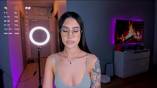 HannaHey online show from 10/21/25, 01:43