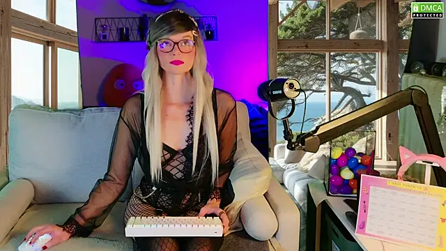 Kittychatte online show from 10/04/25, 09:44