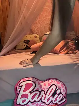 LaPetitechienne1 online show from 04/12/26, 11:30