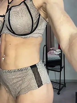 Snapshot of Milf_Tea chatting on 02/26/25, 04:19 Milf Tea online show from 02/26/25, 04:19