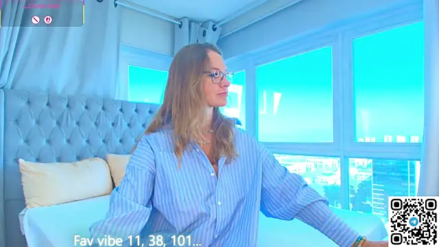 Snapshot of Milf_Tea chatting on 05/06/26, 11:25 Milf Tea online show from 05/06/26, 11:25