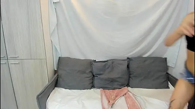 Snapshot of Mhelanny2 chatting on 01/13/26, 02:37 Mhelanny2 online show from 01/13/26, 02:37