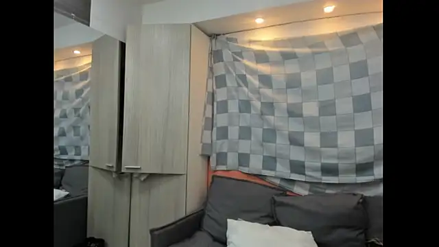 Mhelanny2 online show from 11/16/25, 06:45