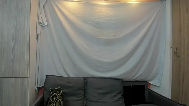 Snapshot of Mhelanny2 chatting on 02/04/26, 05:19 Mhelanny2 online show from 02/04/26, 05:19