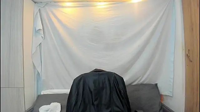 Snapshot of Mhelanny2 chatting on 01/12/26, 02:35 Mhelanny2 online show from 01/12/26, 02:35