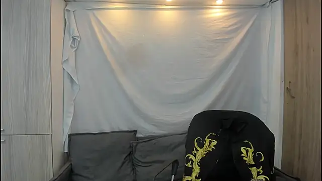 Mhelanny2 online show from 11/30/25, 06:03