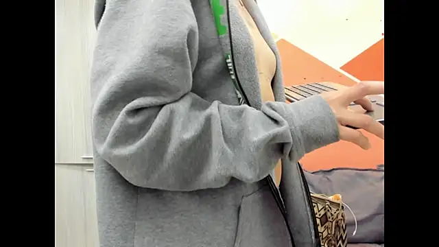 Mhelanny2 online show from 10/10/25, 07:25