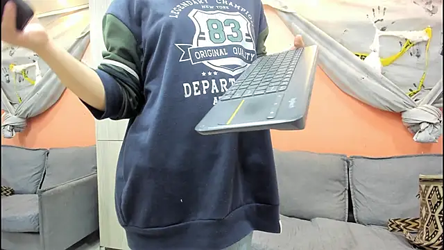 Mhelanny2 online show from 10/30/25, 06:05