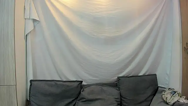 Snapshot of Mhelanny2 chatting on 02/22/26, 05:25 Mhelanny2 online show from 02/22/26, 05:25