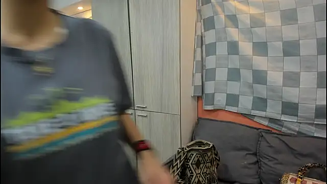 Mhelanny2 online show from 11/17/25, 06:23