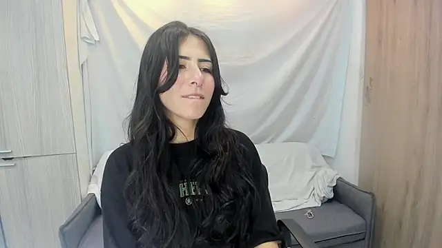 Snapshot of Mhelanny2 chatting on 01/31/26, 07:12 Mhelanny2 online show from 01/31/26, 07:12