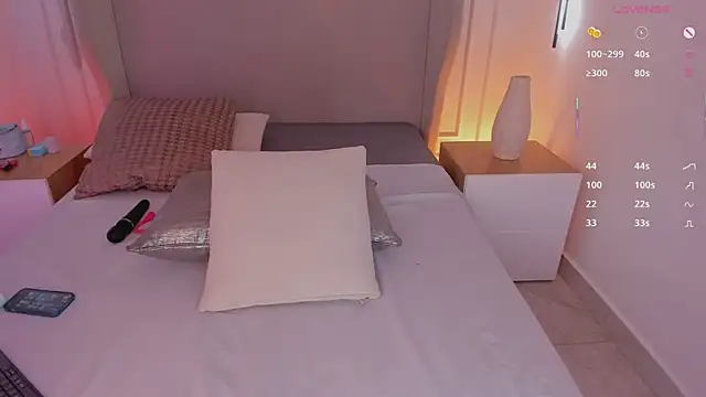 luisah  online show from 10/27/25, 08:10