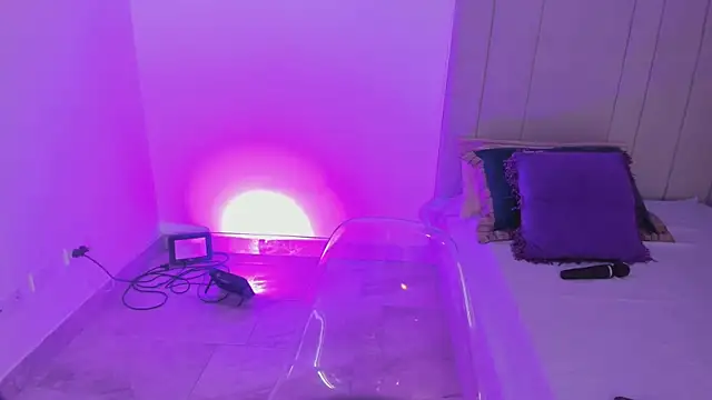 luisah  online show from 03/18/26, 08:10