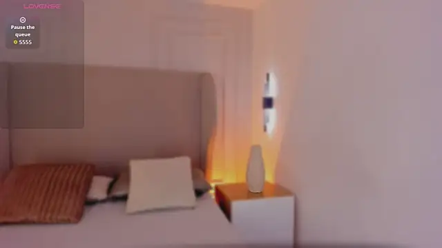 luisah  online show from 12/16/25, 08:24