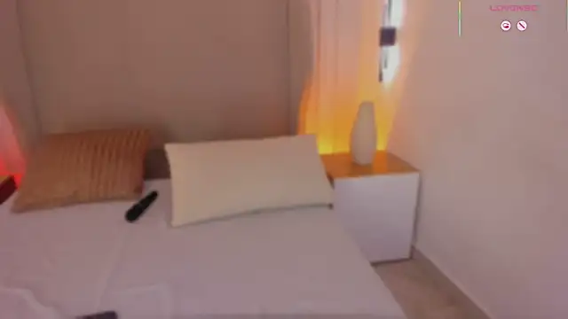 luisah  online show from 12/18/25, 08:12