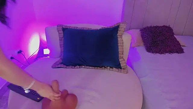 luisah  online show from 03/24/26, 08:20