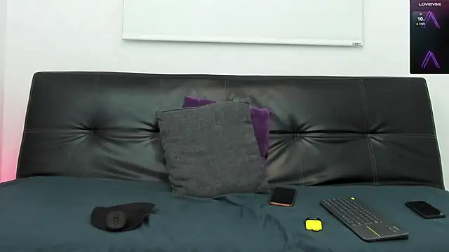 Snapshot of jeanpi01 chatting on 12/15/24, 05:23 jeanpi01 online show from 12/15/24, 05:23