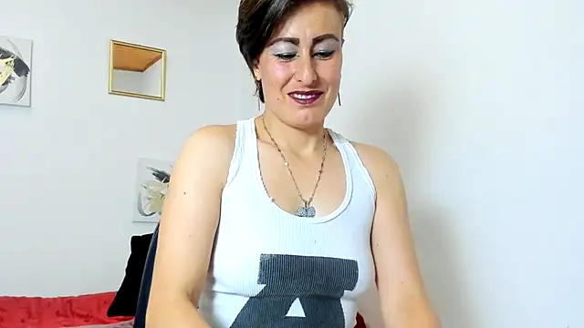 Snapshot of yasmin_goldenst chatting on 10/04/25, 07:48 yasmin goldenst online show from 10/04/25, 07:48